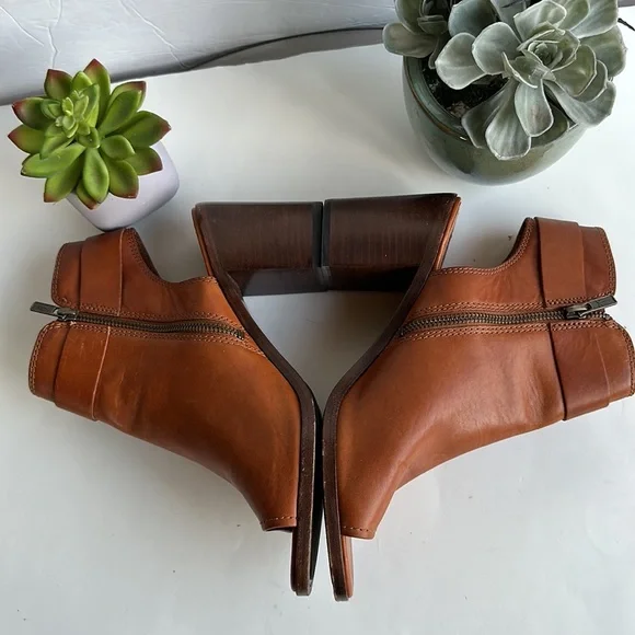 Frye Danica Harness Boot, Brown Smooth Vintage Leather, Sz 10 M - Picture 10 of 16